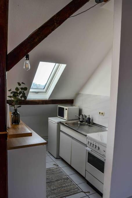 Schoene Dachgeschosswohnung Nahe Apartamento Colónia
