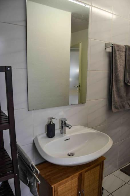 Schoene Dachgeschosswohnung Nahe Apartamento Colónia