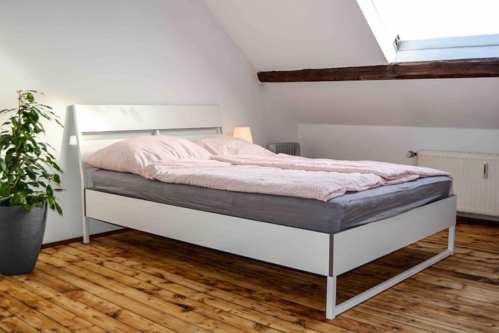 Schoene Dachgeschosswohnung Nahe * Colónia